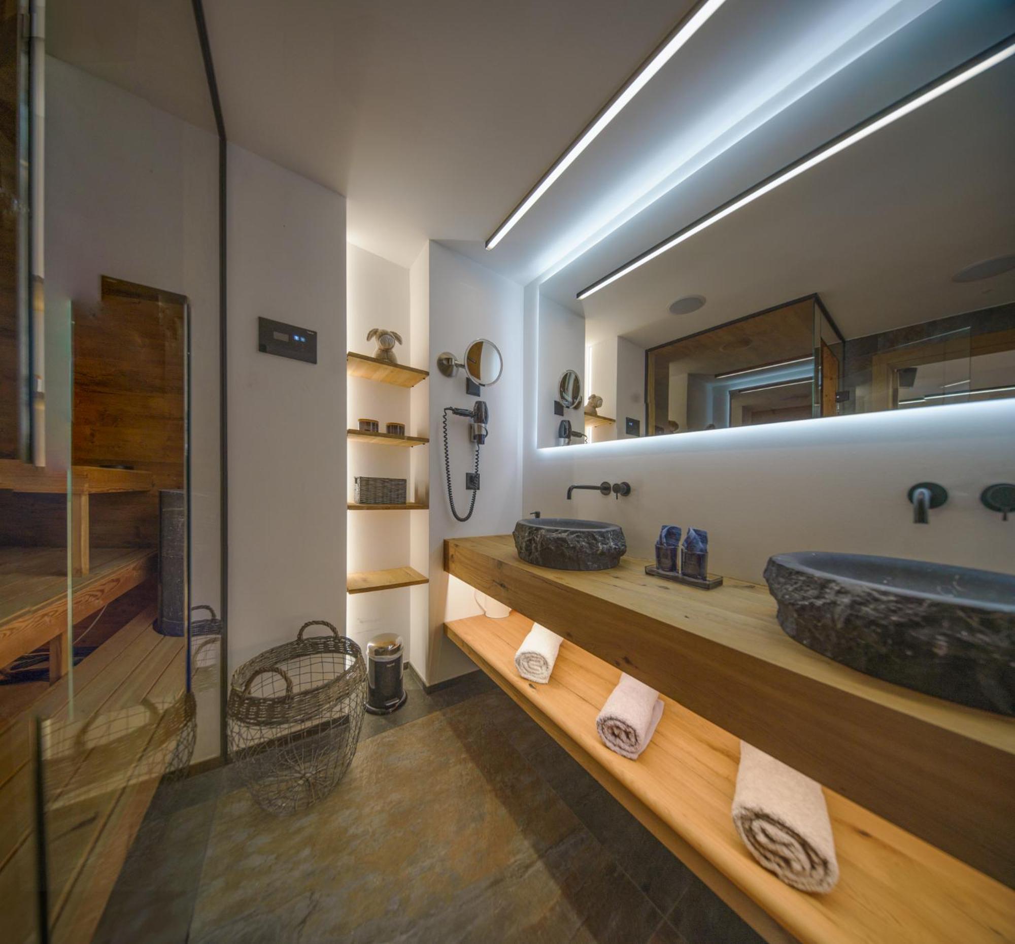 Luxury Mountain With Private Sauna And Underground Parking Apartment