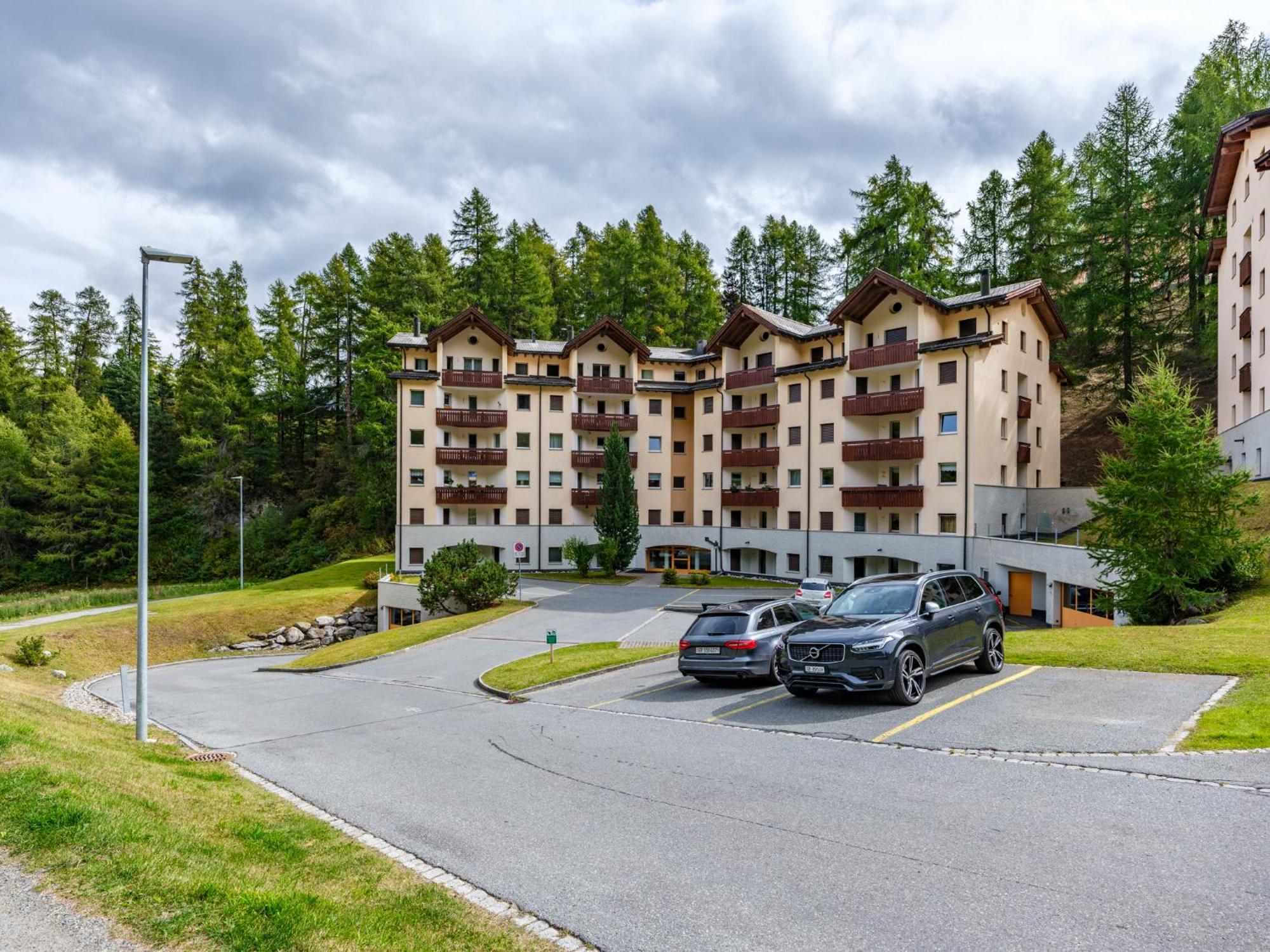 Luxury Mountain With Private Sauna And Underground Parking Sankt Moritz