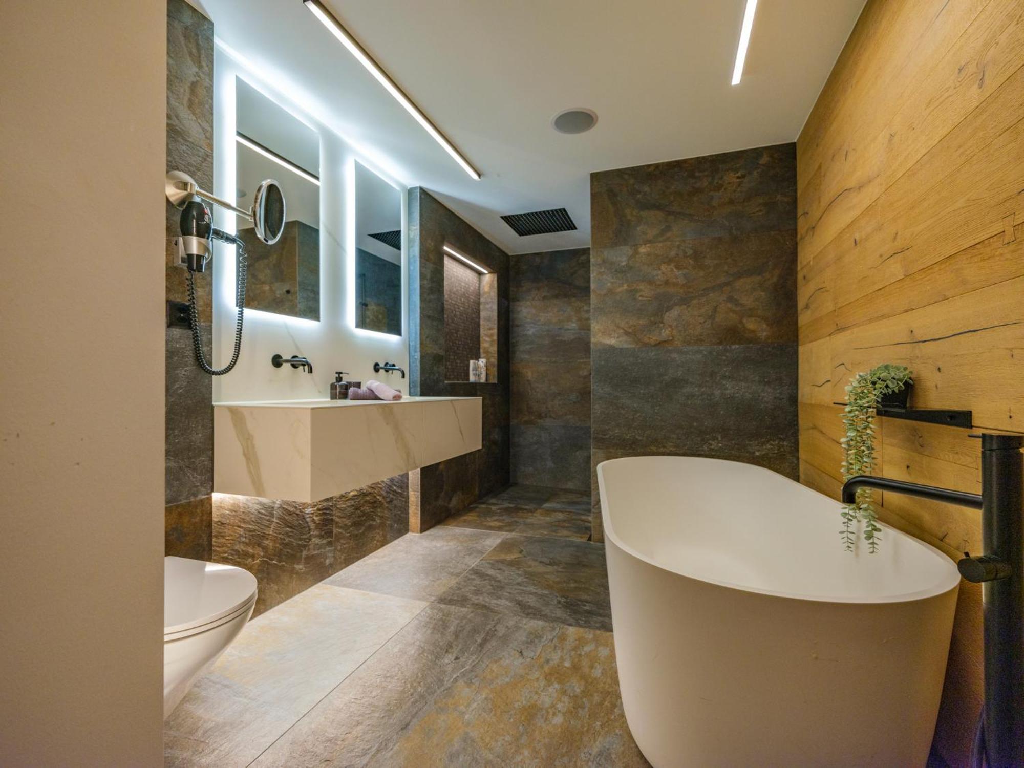 Luxury Mountain With Private Sauna And Underground Parking *